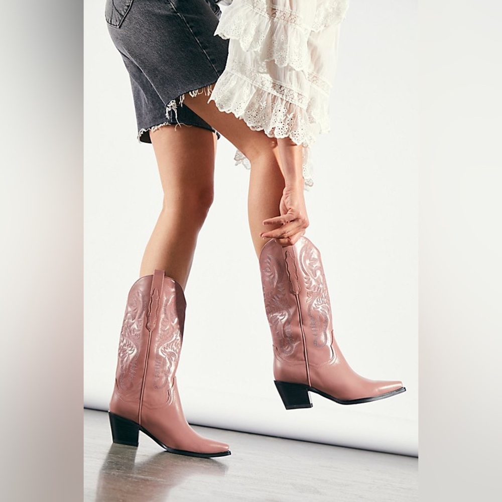 Jeffrey Campbell - Dagget Western Boots in Taupe color